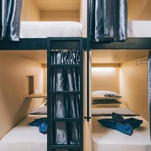 Wanderloft Capsule Hotel Cápsula